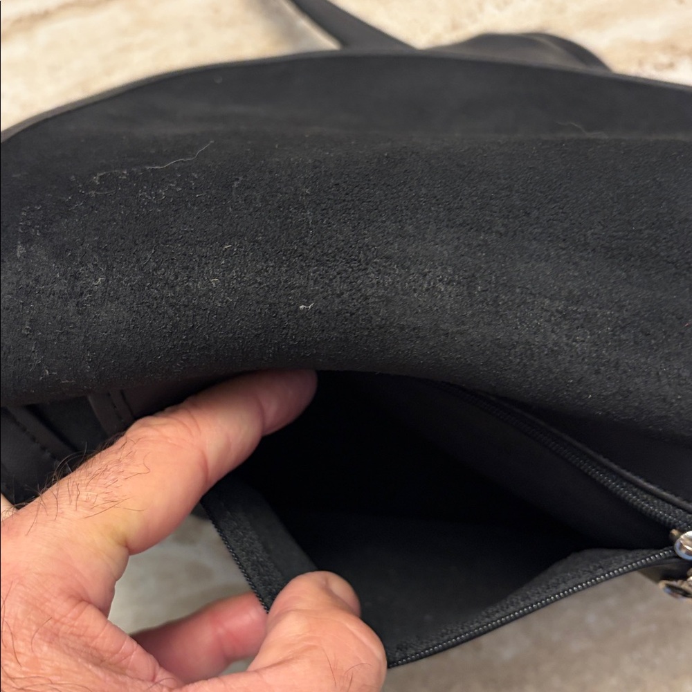 Vintage Coach Slim Flap Hippie Bag in Glove Tanned Black Leather - Picture 10 of 16